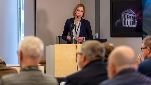 Lenke til artikkel: Presenterer fylkeskommunedirektørens forslag til budsjett for 2027