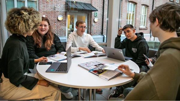 Lenke til artikkel: Her er skoledager, ferie og fridager for de neste skoleårene