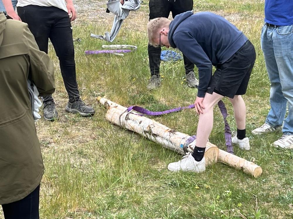 Elevene løper en runde så mange ganger de kan på 6 minutter - Klikk for stort bilde