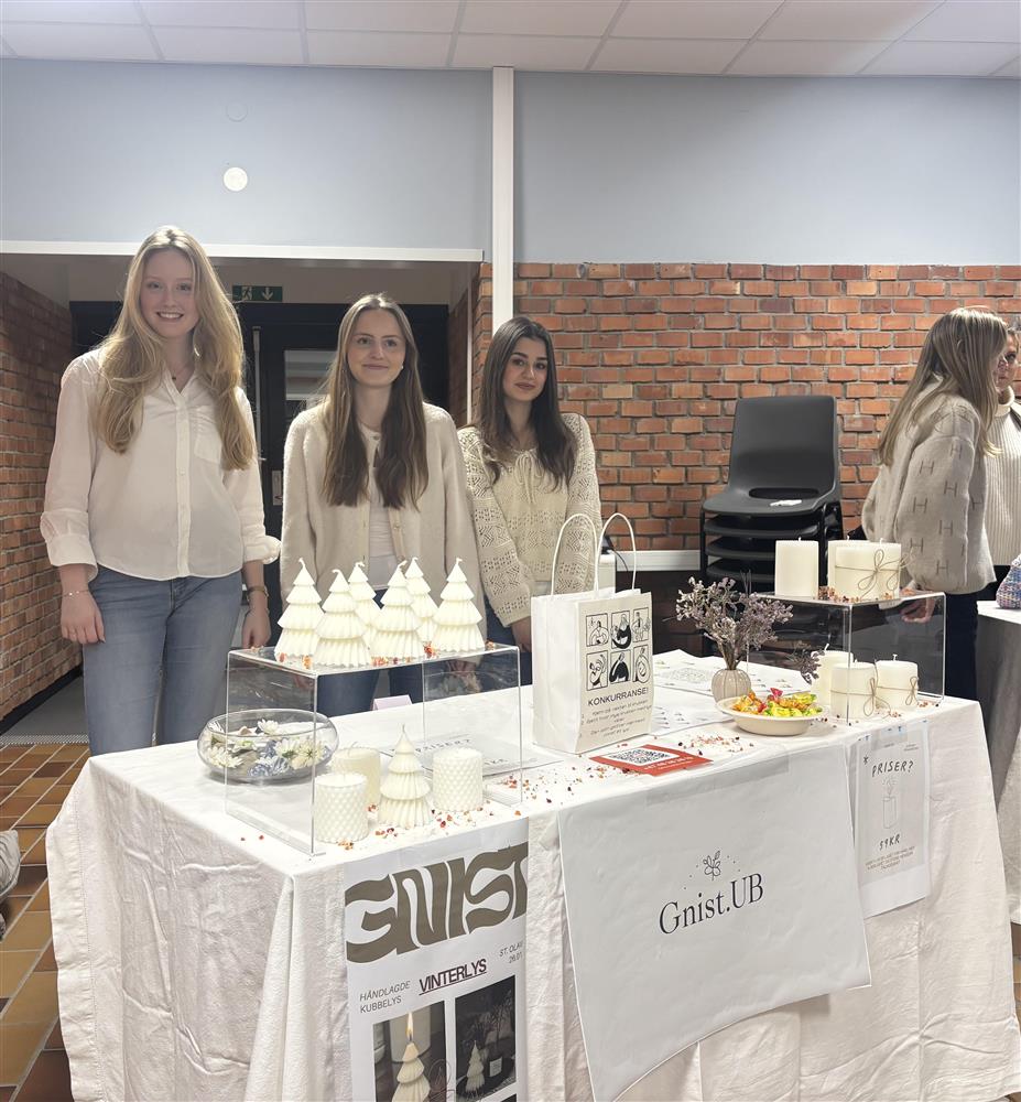 Ulike ungdomsbedrifter presenterer sin idé - Klikk for stort bilde