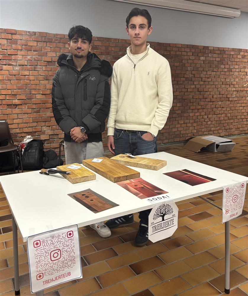 Ulike ungdomsbedrifter presenterer sin idé - Klikk for stort bilde