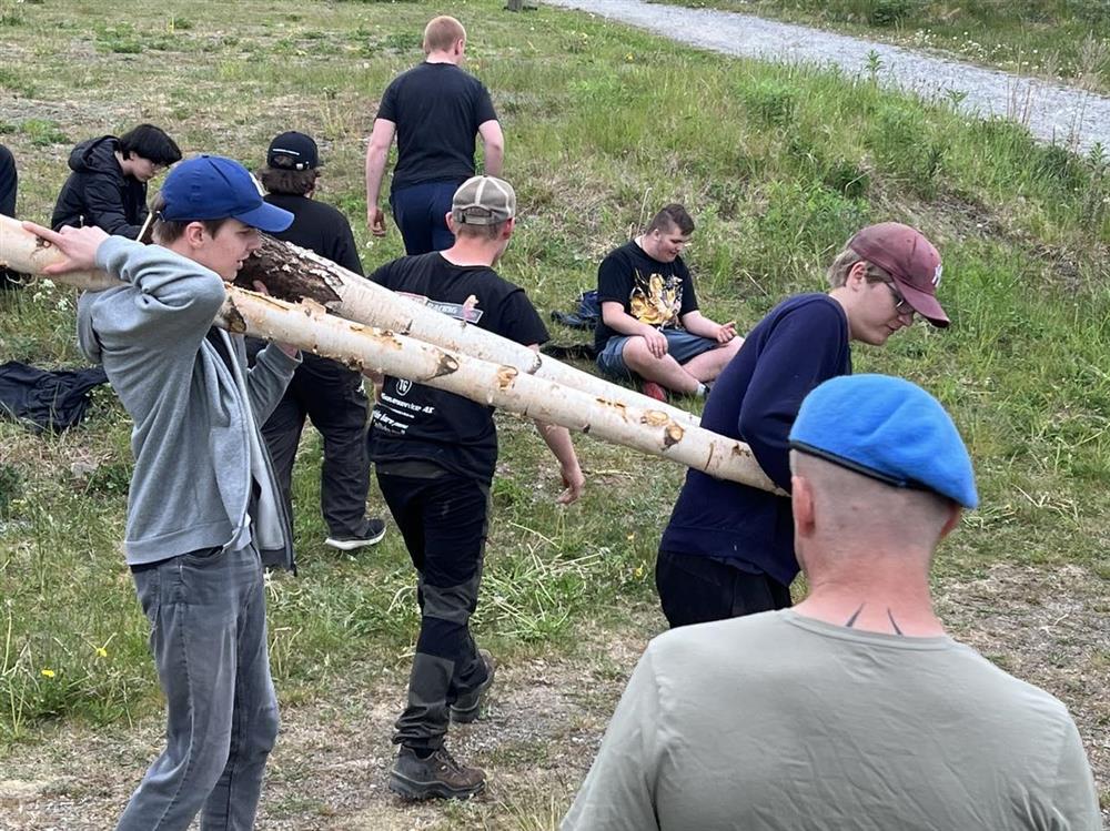 Elevene løper en runde så mange ganger de kan på 6 minutter - Klikk for stort bilde