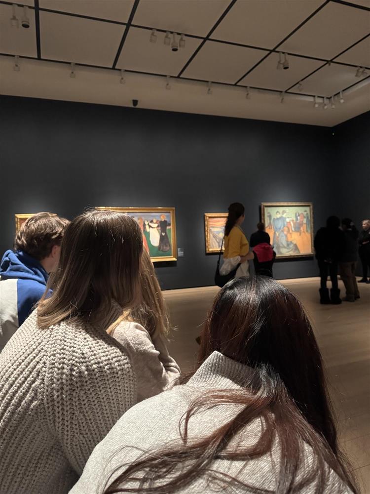 Elevene på Nasjonalmuseet - Klikk for stort bilde
