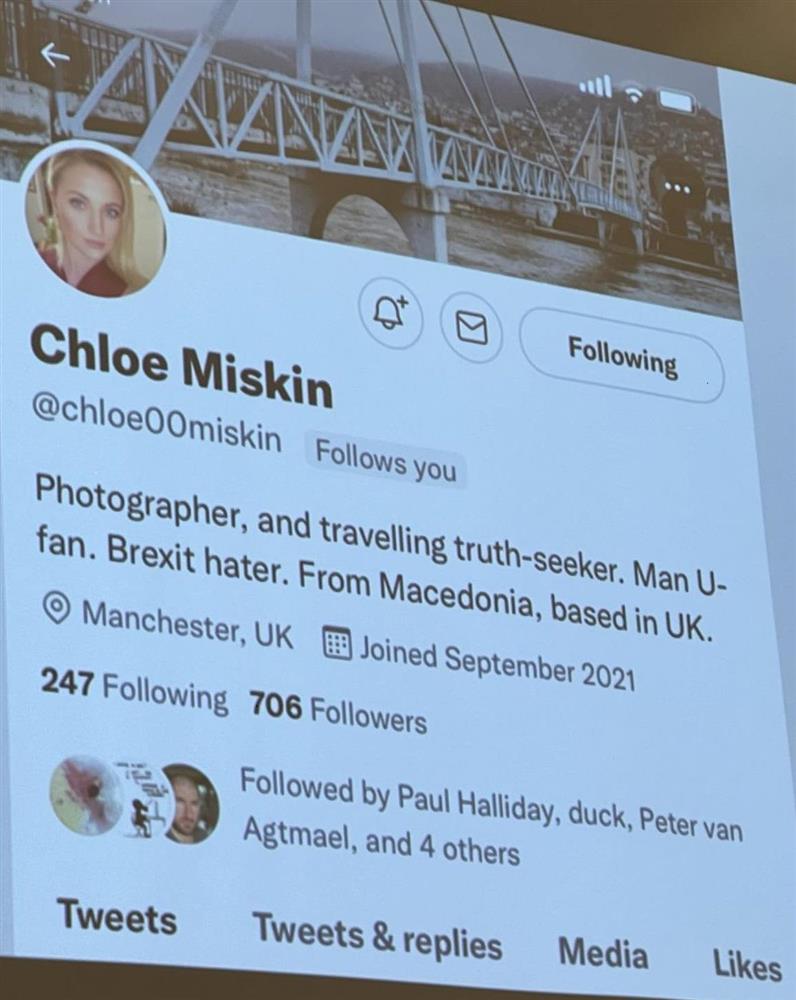 Chloe Miskin profil på Facebook - Klikk for stort bilde