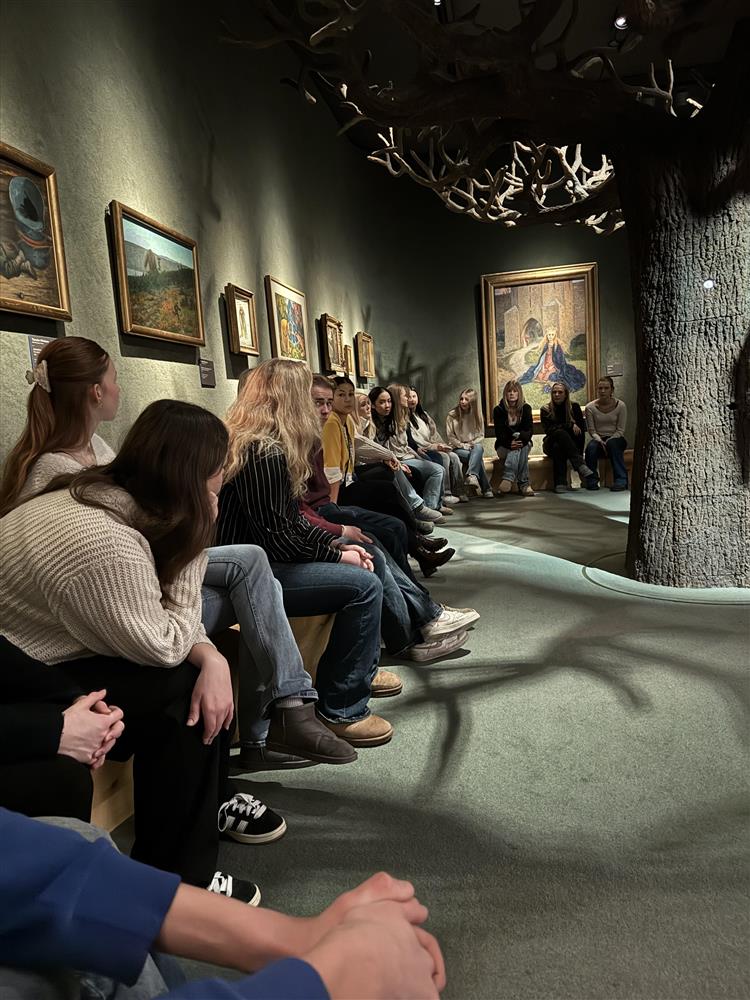 Elevene på Nasjonalmuseet - Klikk for stort bilde