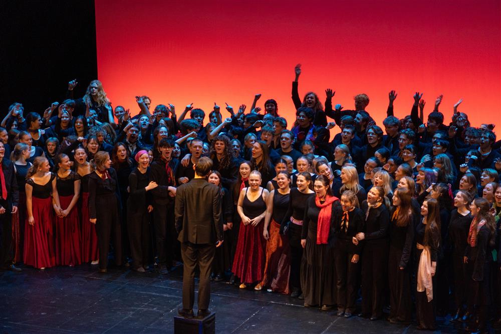 Operakorsangere for en kveld - Klikk for stort bilde