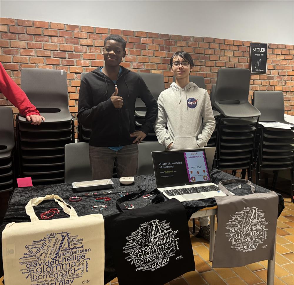 Ulike ungdomsbedrifter presenterer sin idé - Klikk for stort bilde