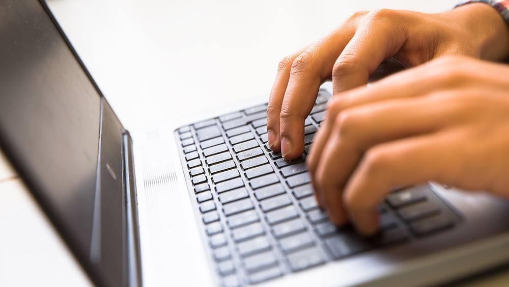 To hender trykker på PC tastatur - Klikk for stort bilde