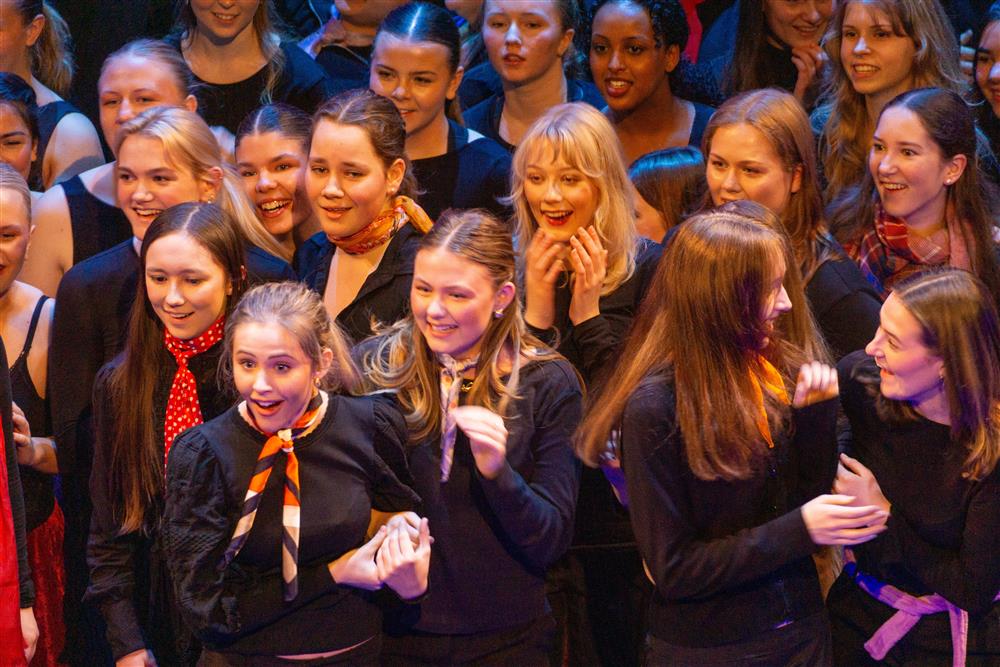 Operakorsangere for en kveld - Klikk for stort bilde