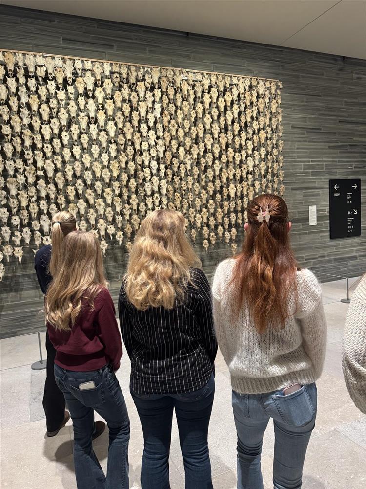 Elevene på Nasjonalmuseet - Klikk for stort bilde